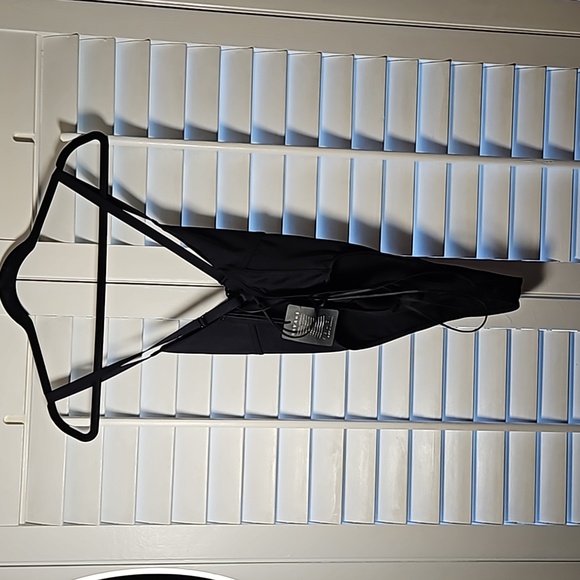 Elegant Black Women's Swimsuit - Picture 6 of 8